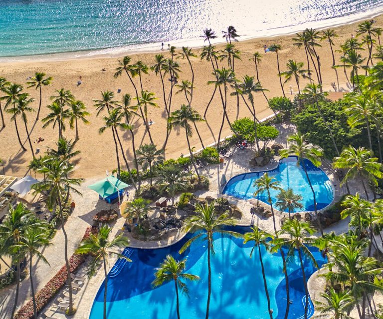Hotels With Pools Near Honolulu, HI (2023 Update)