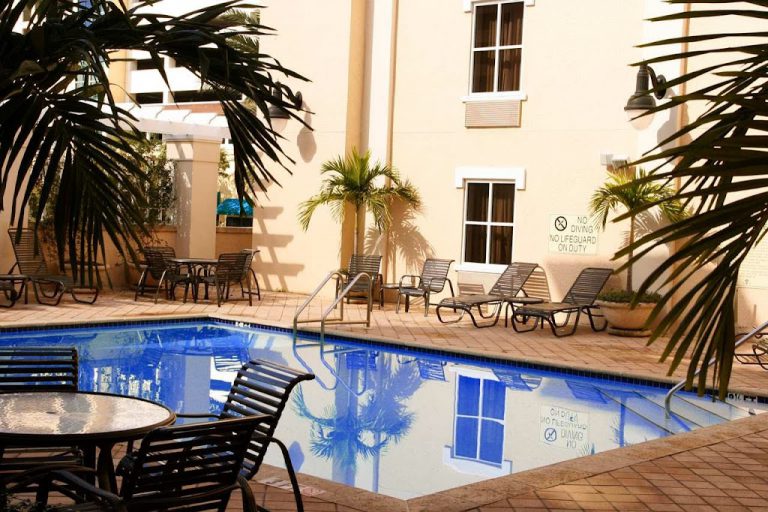 Romantic Hotels With Jacuzzi In Room Near Me In St. Petersburg, FL (2023 Update)