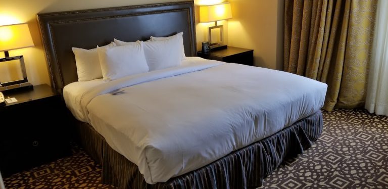 Romantic Hotels With Jacuzzi In Room Near Me In Detroit, MI (2023 Update)