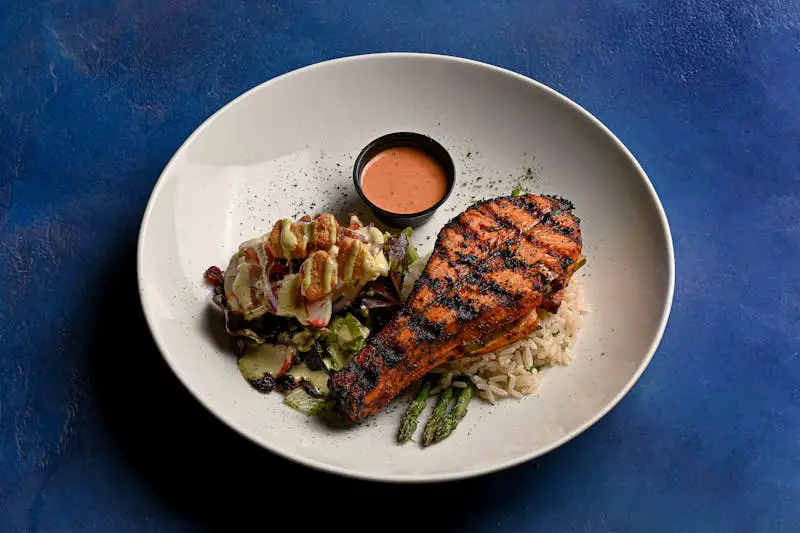 Grilled salmon with roasted asparagus