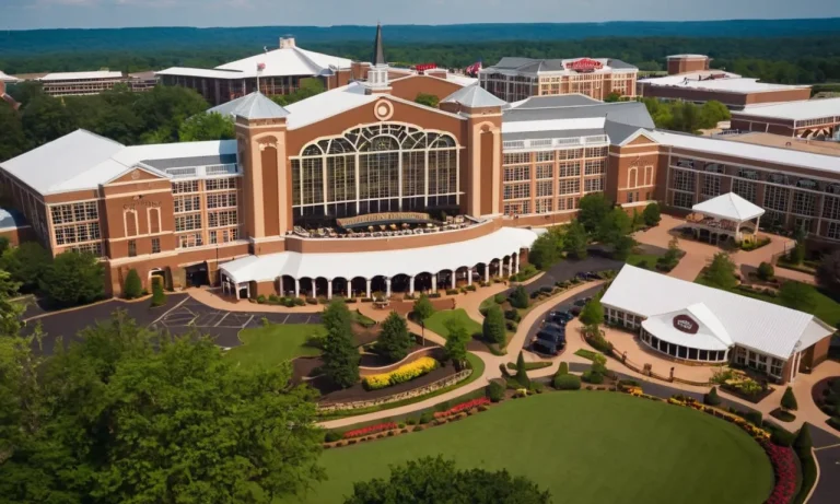 How Far Is The Grand Ole Opry From The Gaylord Opryland Hotel?